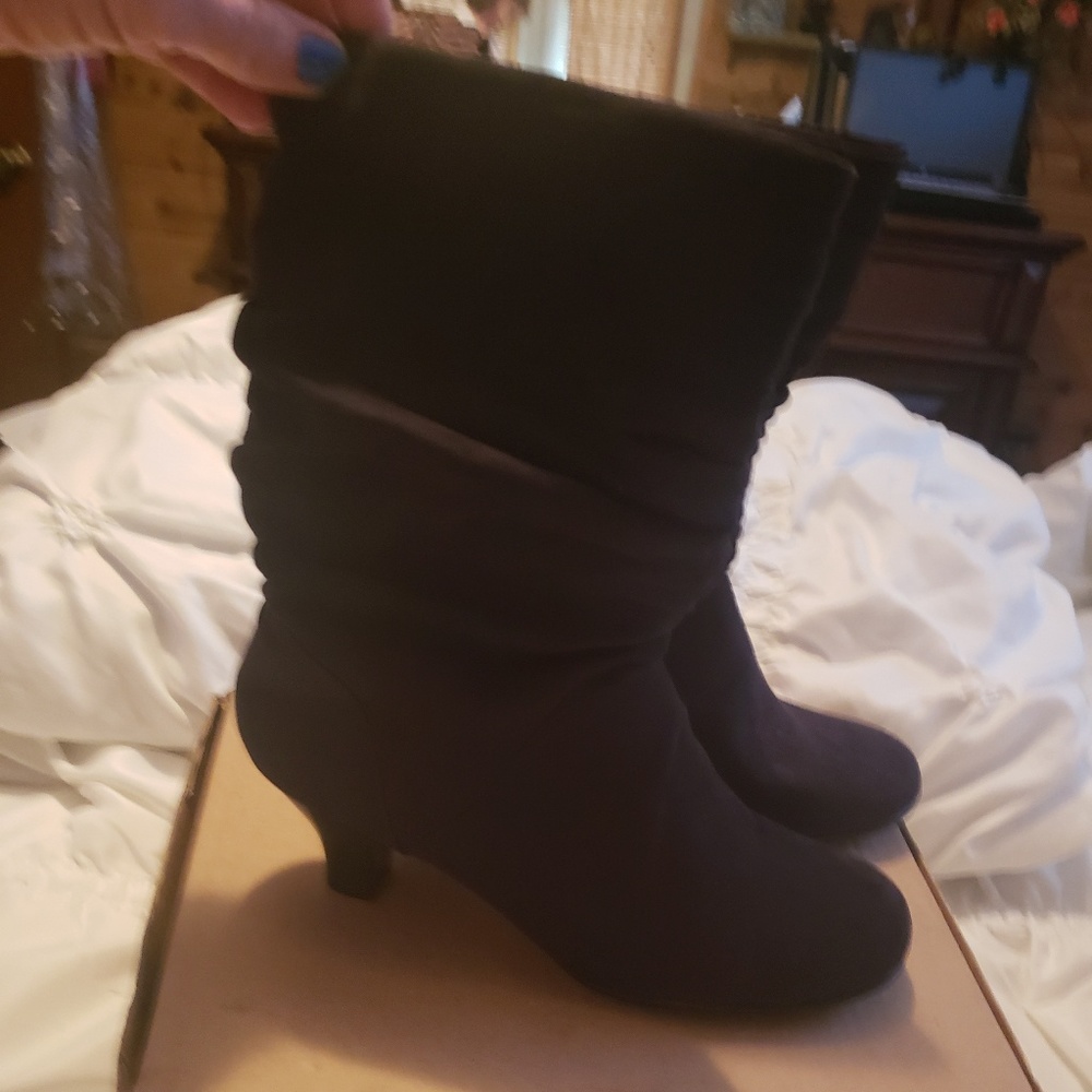 NWOT Aerosoles Suede Midcalf Boots